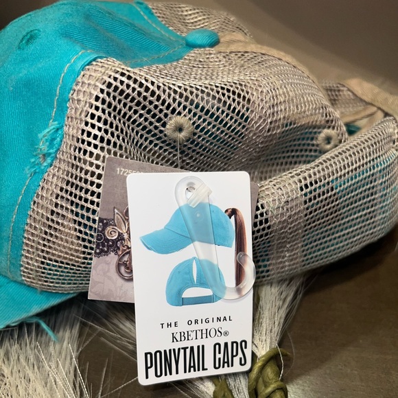 ⭐️NEW WITH TAGS⭐️ women’s ponytail cap - Picture 2 of 5